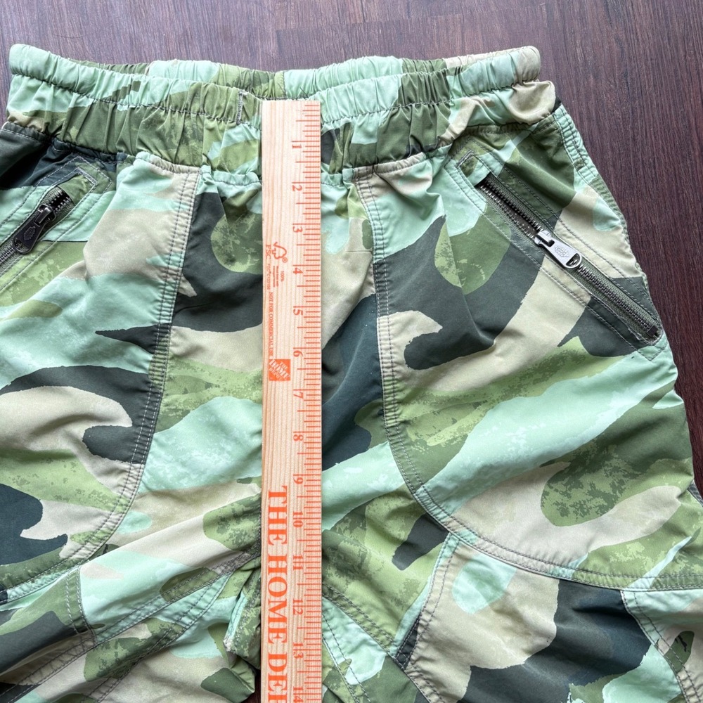 ♾️Free People Movement Green Camo Cargo Pants Small Snap Ankle Elastic Waist S♾️ - Picture 5 of 8